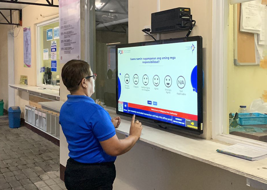 URateMe kiosk in use at a Philippine Ports Authority branch